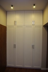 Galeria meble na zamówienie 78 szafy na wymiar kraków Szafa w przedpokoju z frontami frezowanymi, lakier biały mat