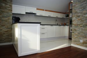 meble kuchenne fronty frezowane blat z granitu