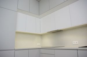 meble kuchenne scianka przyblatowa glebokie szafki gorne