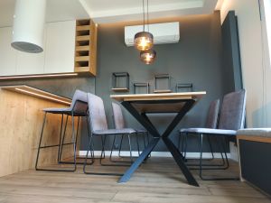 nowoczesny stol w jadalni