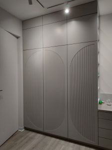 szafa na wymiar fronty frezowane ryflowane