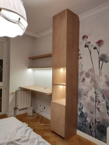 toaletka w sypialni z podswietleniem led