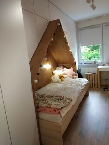 zabudowa lozka domek w pokoju dziecka