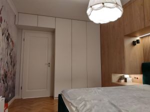 zabudowa w sypialni z plyty laminowanej