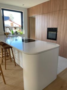 ukryte przejscie w zabudowie kuchennej