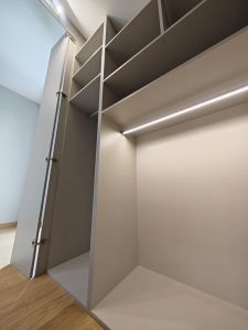 oswietlenie w garderobie