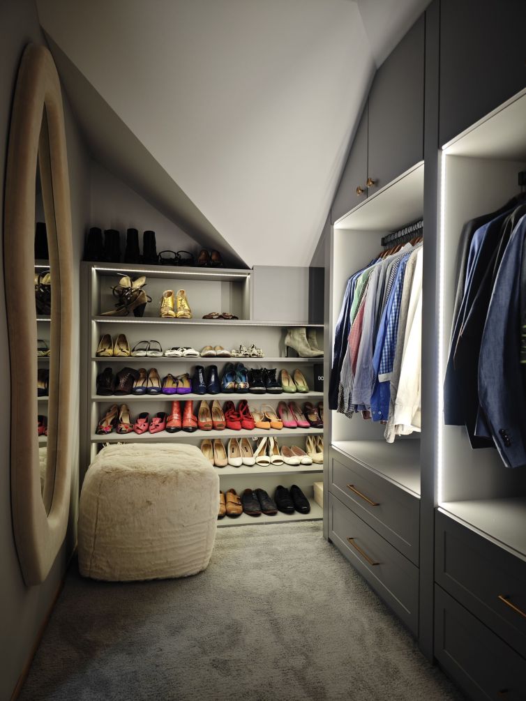 Meble na wymiar Kraków – nowoczesna garderoba na poddaszu | realizacja