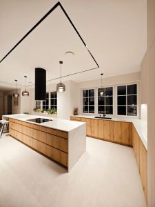 Kuchnia na wymiar Kraków z dużą wyspą kuchenną, fornir dębowy, blat z konglomeratu kwarcytowego i zabudowa pod sufit